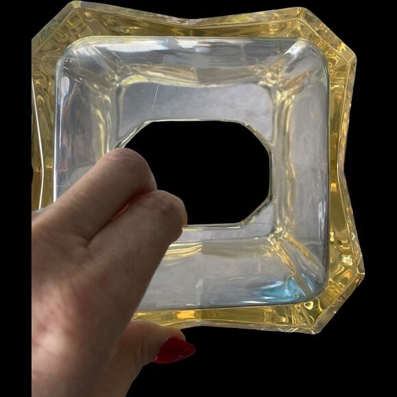 Excellent condition! Rare Vintage MCM Complete Veratex Clear Lucite Bathroom Set - Picture 6 of 15